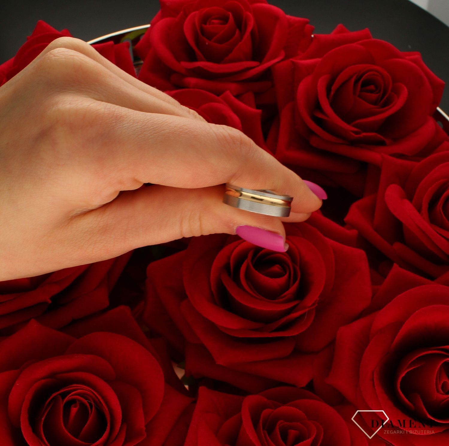 Złota obrączka damska płaska z żółtym paskiem 585 – elegancja i ponadczasowy styl.jpg